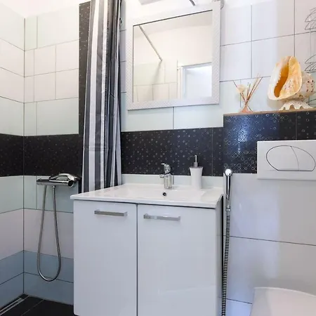 Apartman Marina 克尔克